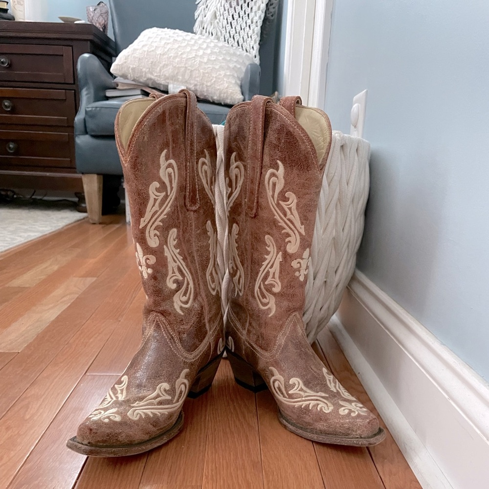 Cowgirl Corral Boots, size 6